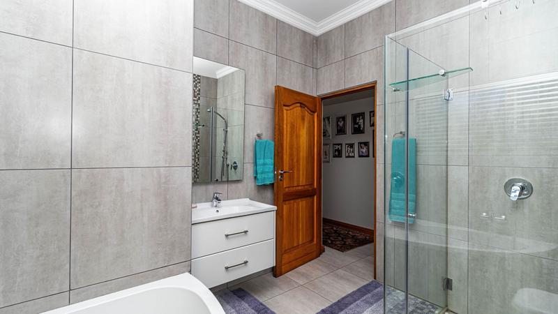 4 Bedroom Property for Sale in Pinnacle Point Golf Estate Western Cape